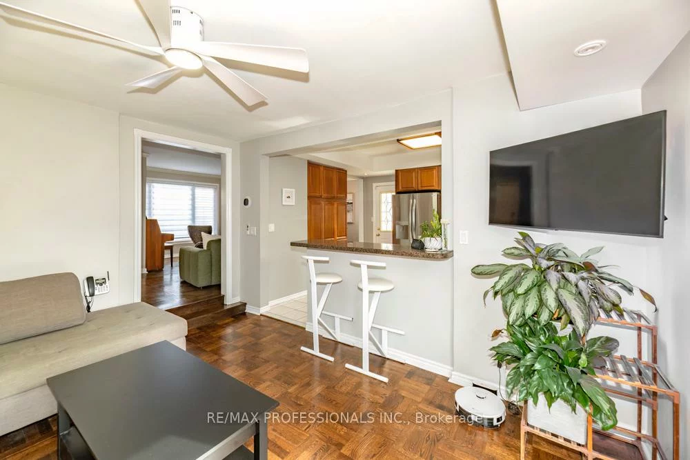 4625, Dundas, Kingsway South, Toronto