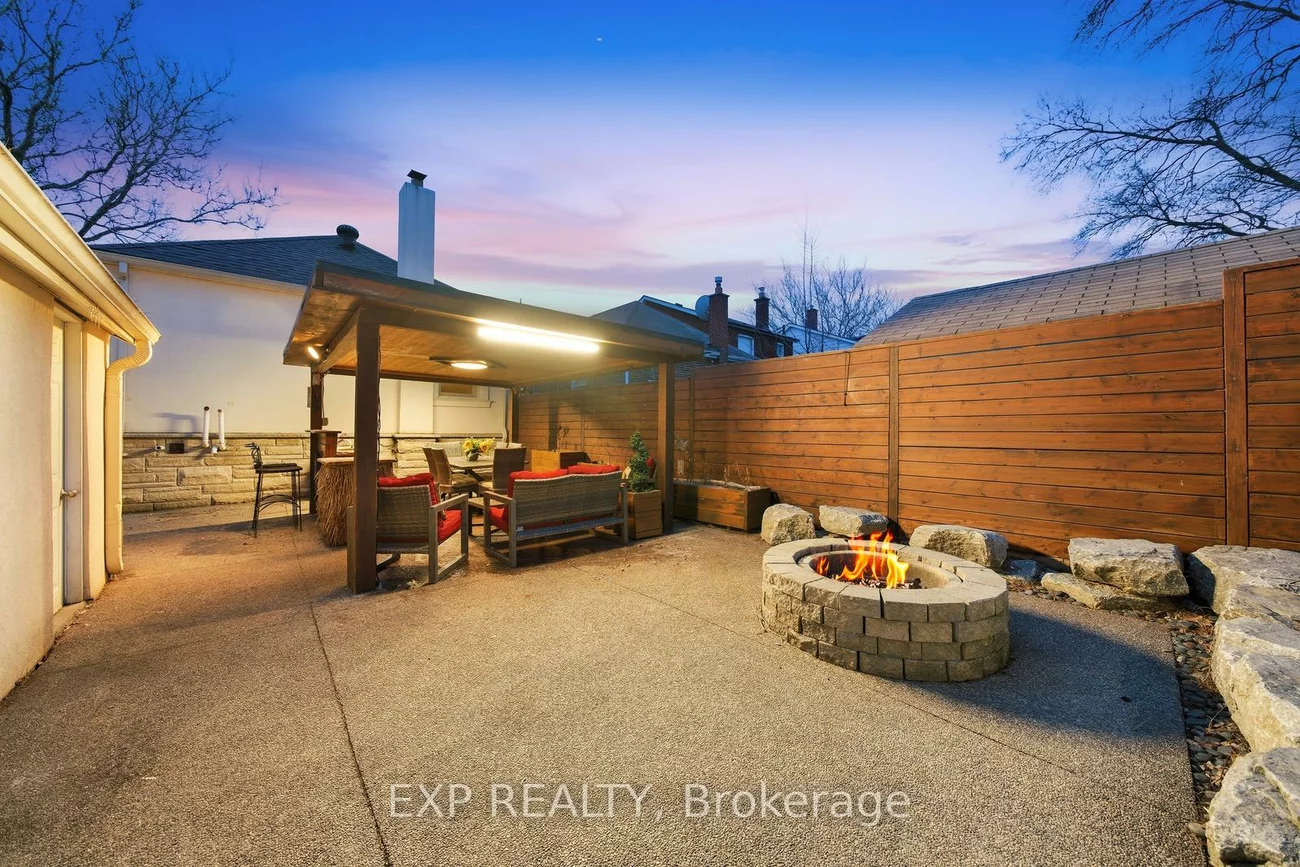 32, Victoria, Mount Dennis, Toronto