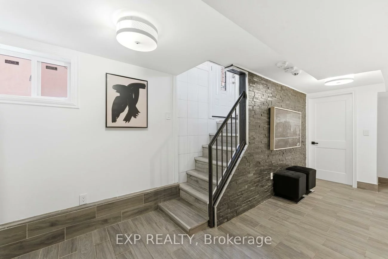 32, Victoria, Mount Dennis, Toronto