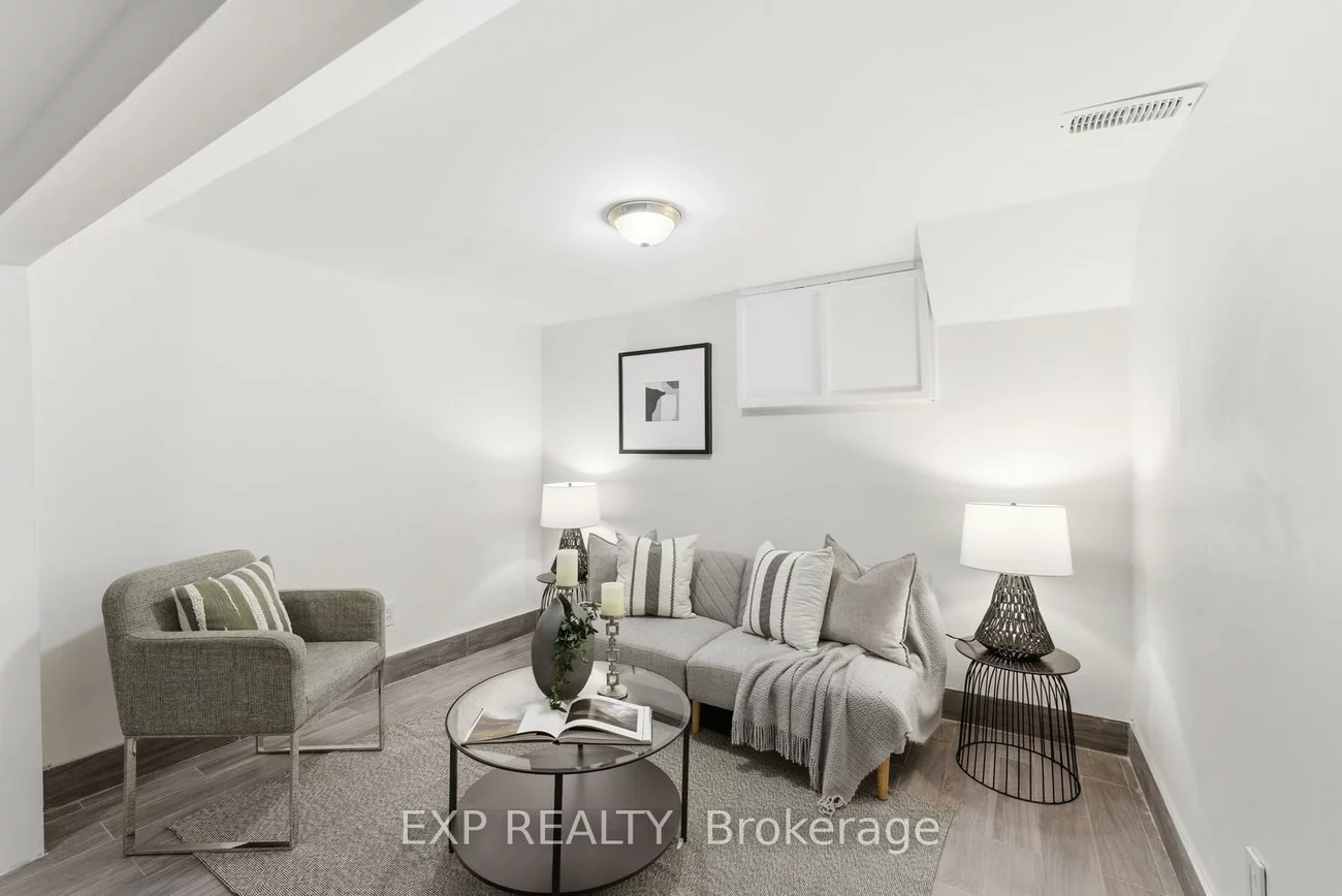 32, Victoria, Mount Dennis, Toronto