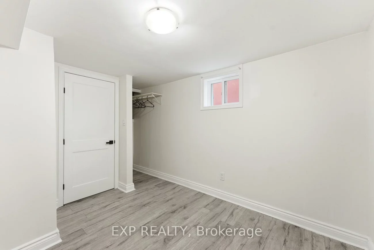 32, Victoria, Mount Dennis, Toronto