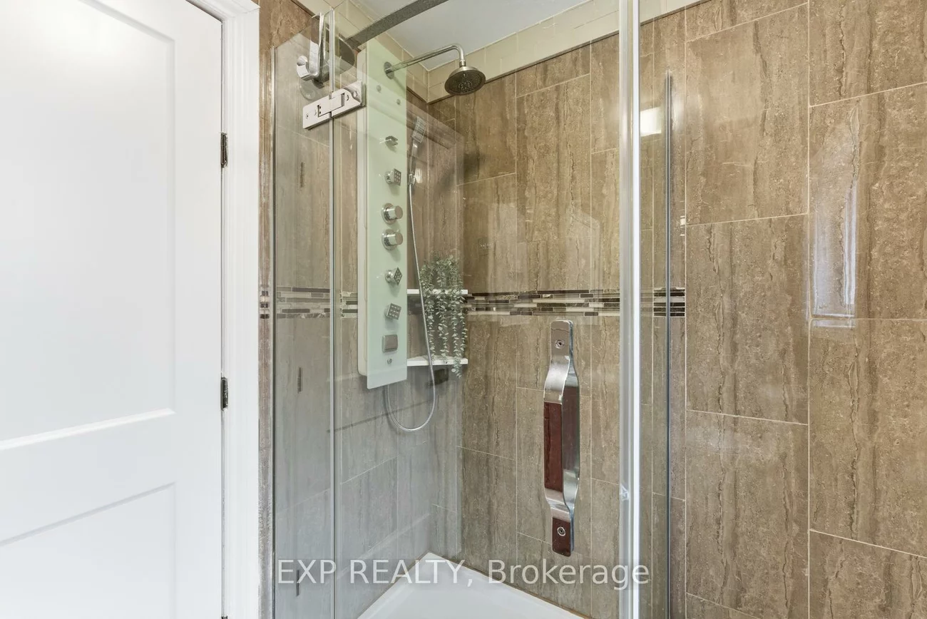 32, Victoria, Mount Dennis, Toronto