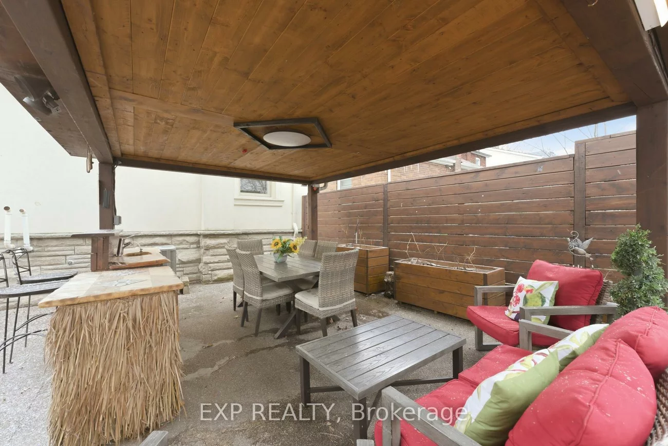 32, Victoria, Mount Dennis, Toronto