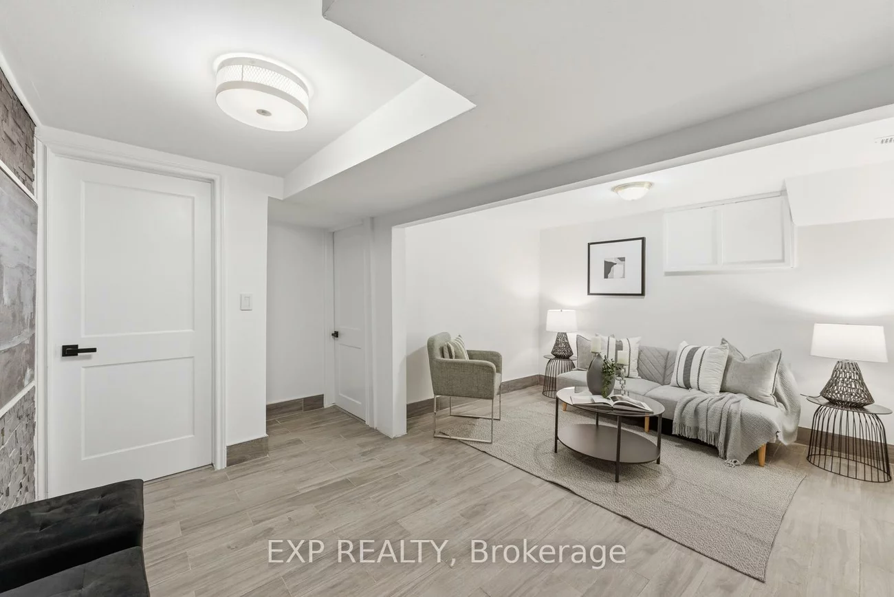 32, Victoria, Mount Dennis, Toronto