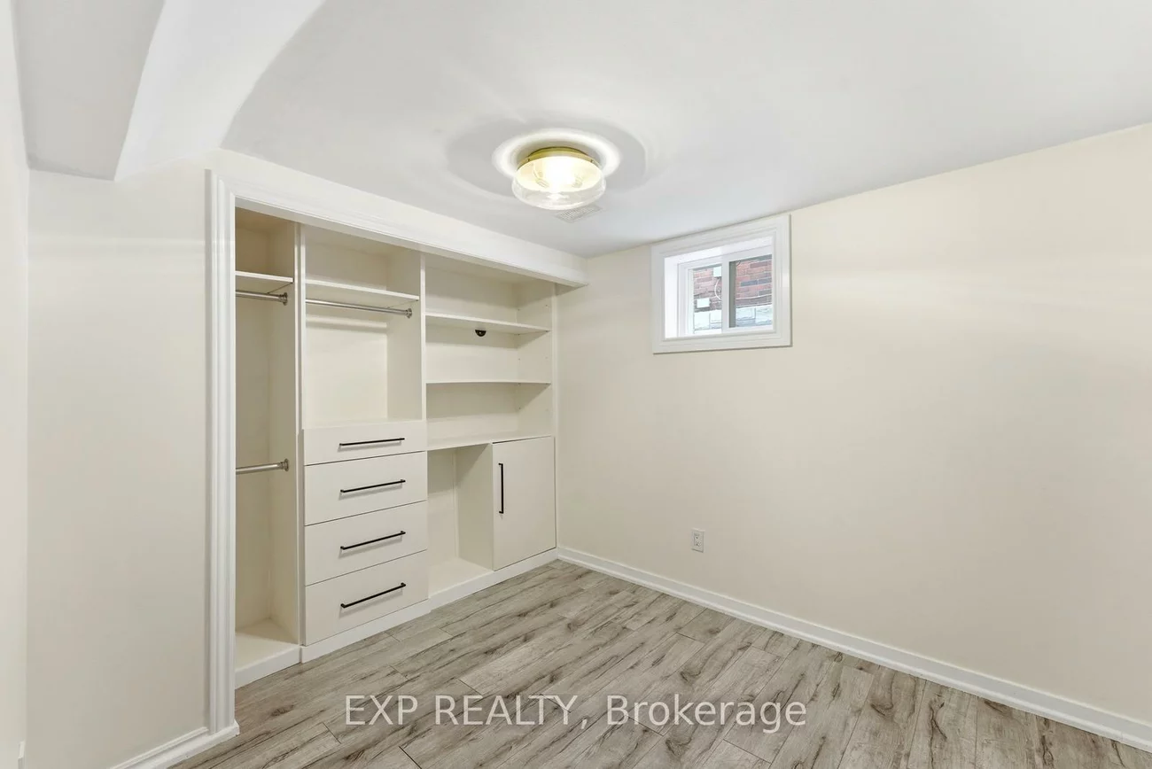 32, Victoria, Mount Dennis, Toronto