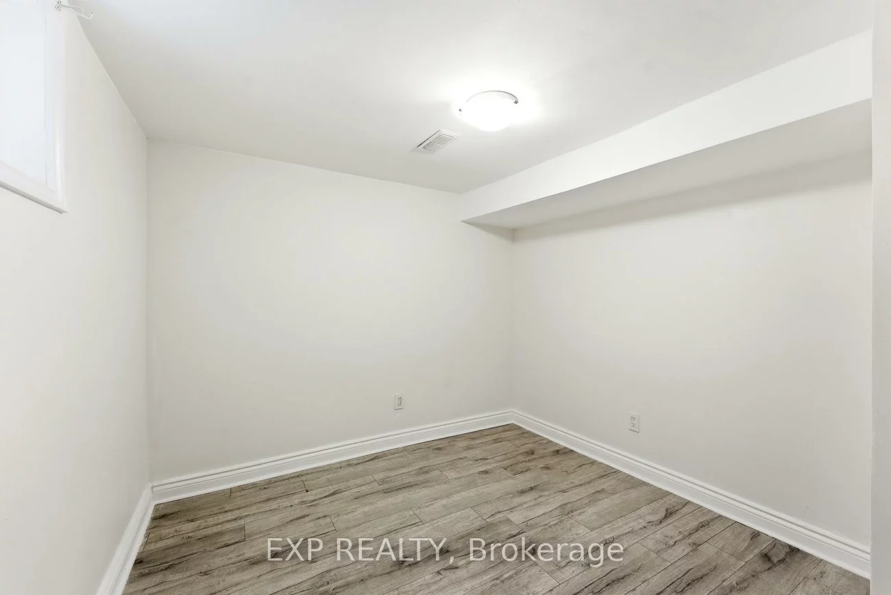 32, Victoria, Mount Dennis, Toronto