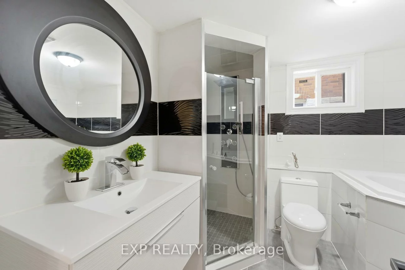 32, Victoria, Mount Dennis, Toronto