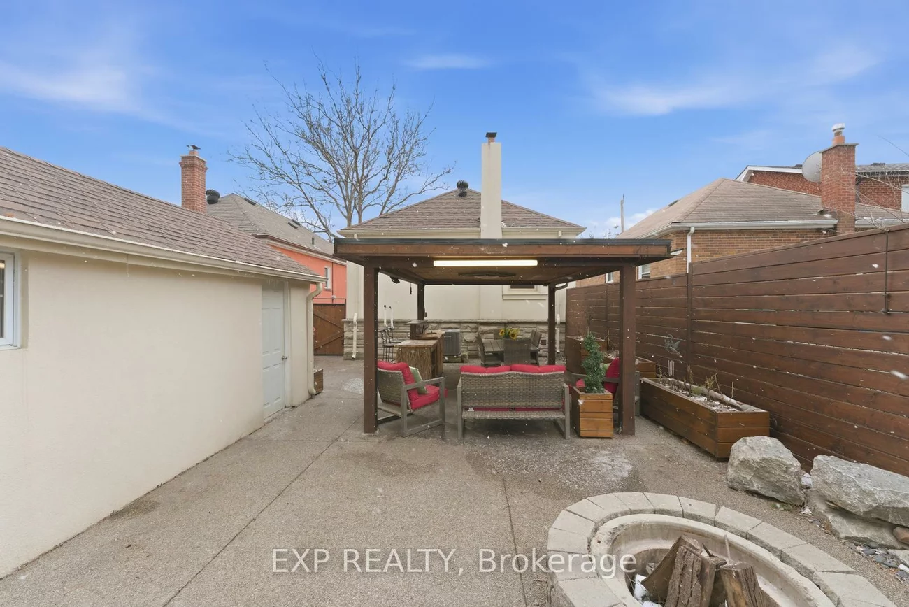 32, Victoria, Mount Dennis, Toronto