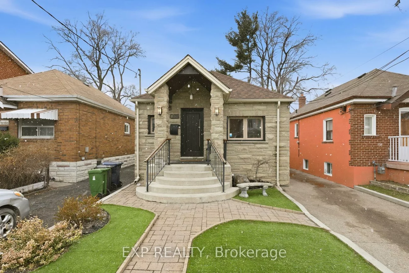 32, Victoria, Mount Dennis, Toronto