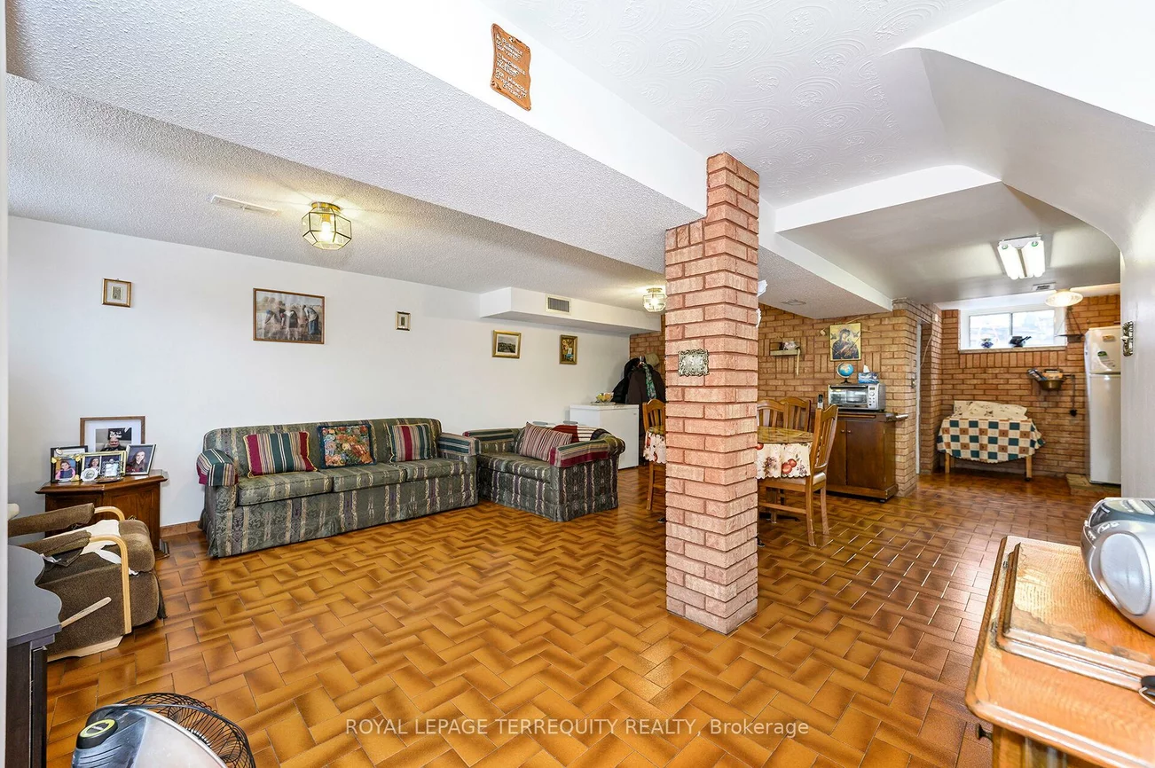 8, Sonnet, Rustic, Toronto