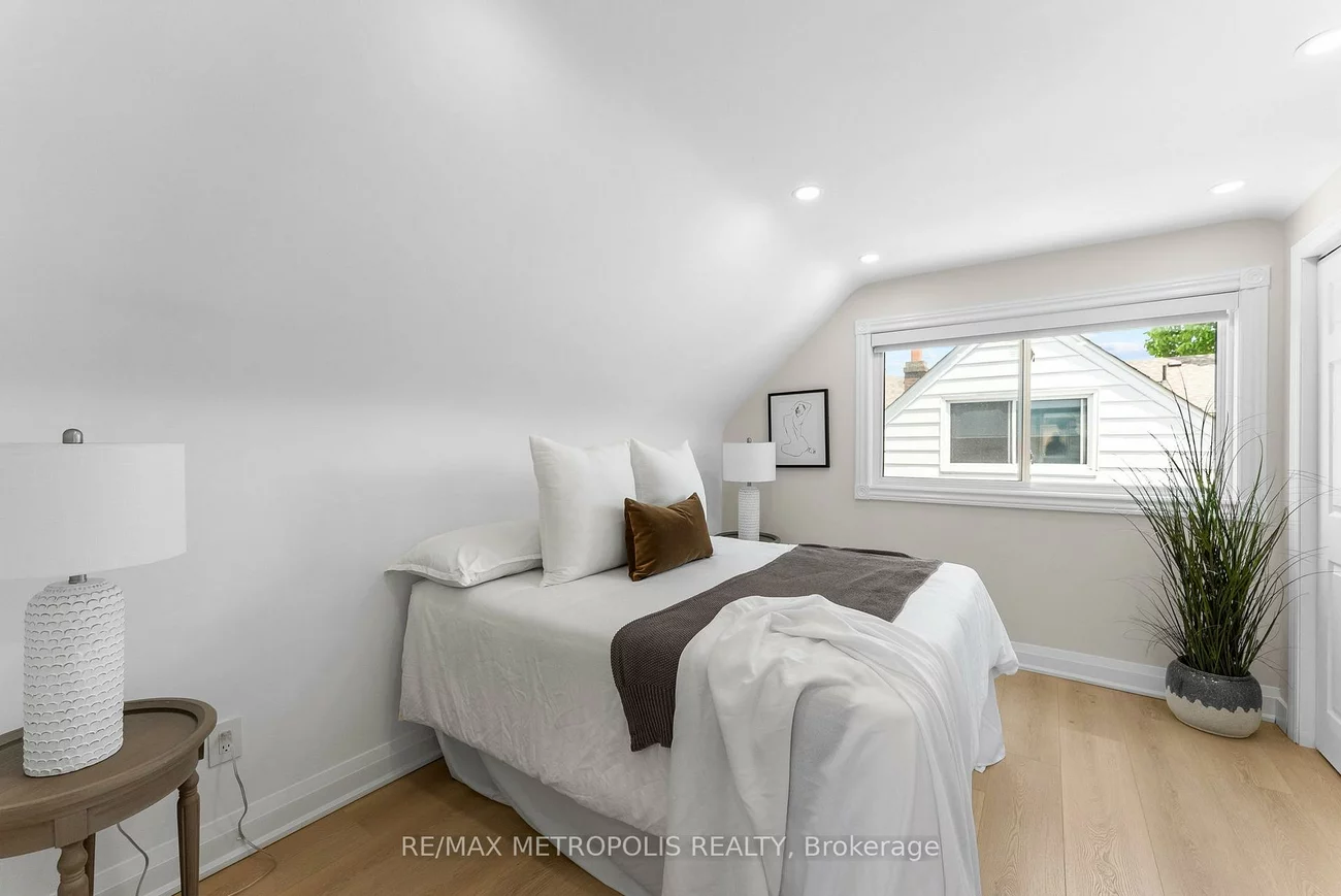 96, Allenby, Elms-Old Rexdale, Toronto