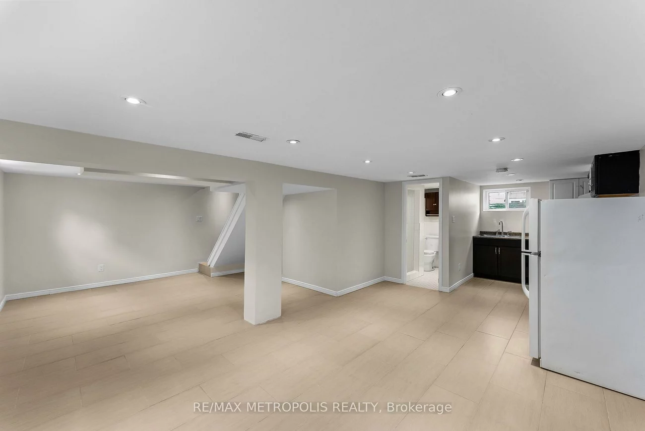 96, Allenby, Elms-Old Rexdale, Toronto