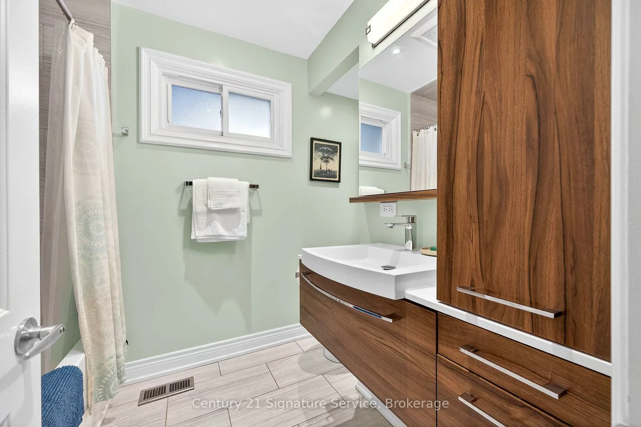 83, Coney, Stonegate-Queensway, Toronto