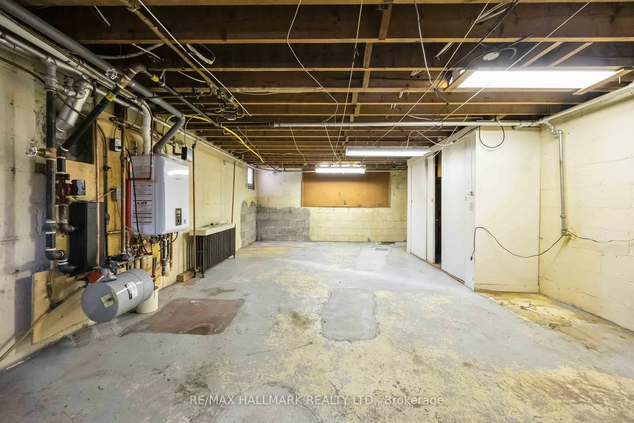 16, Bermuda, Stonegate-Queensway, Toronto