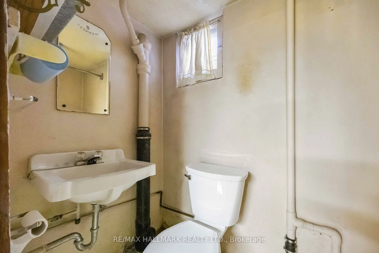 16, Bermuda, Stonegate-Queensway, Toronto