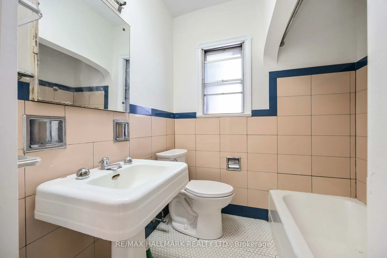 16, Bermuda, Stonegate-Queensway, Toronto