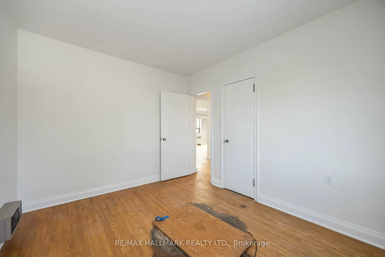 16, Bermuda, Stonegate-Queensway, Toronto