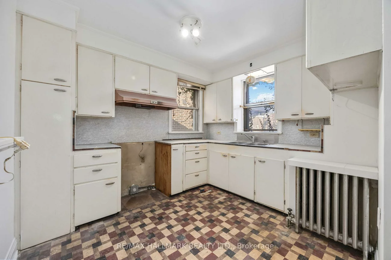 16, Bermuda, Stonegate-Queensway, Toronto