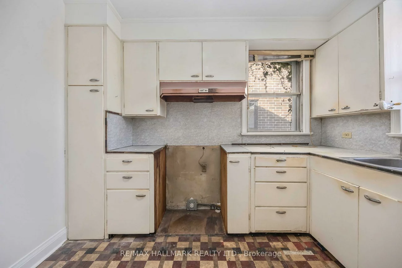 16, Bermuda, Stonegate-Queensway, Toronto