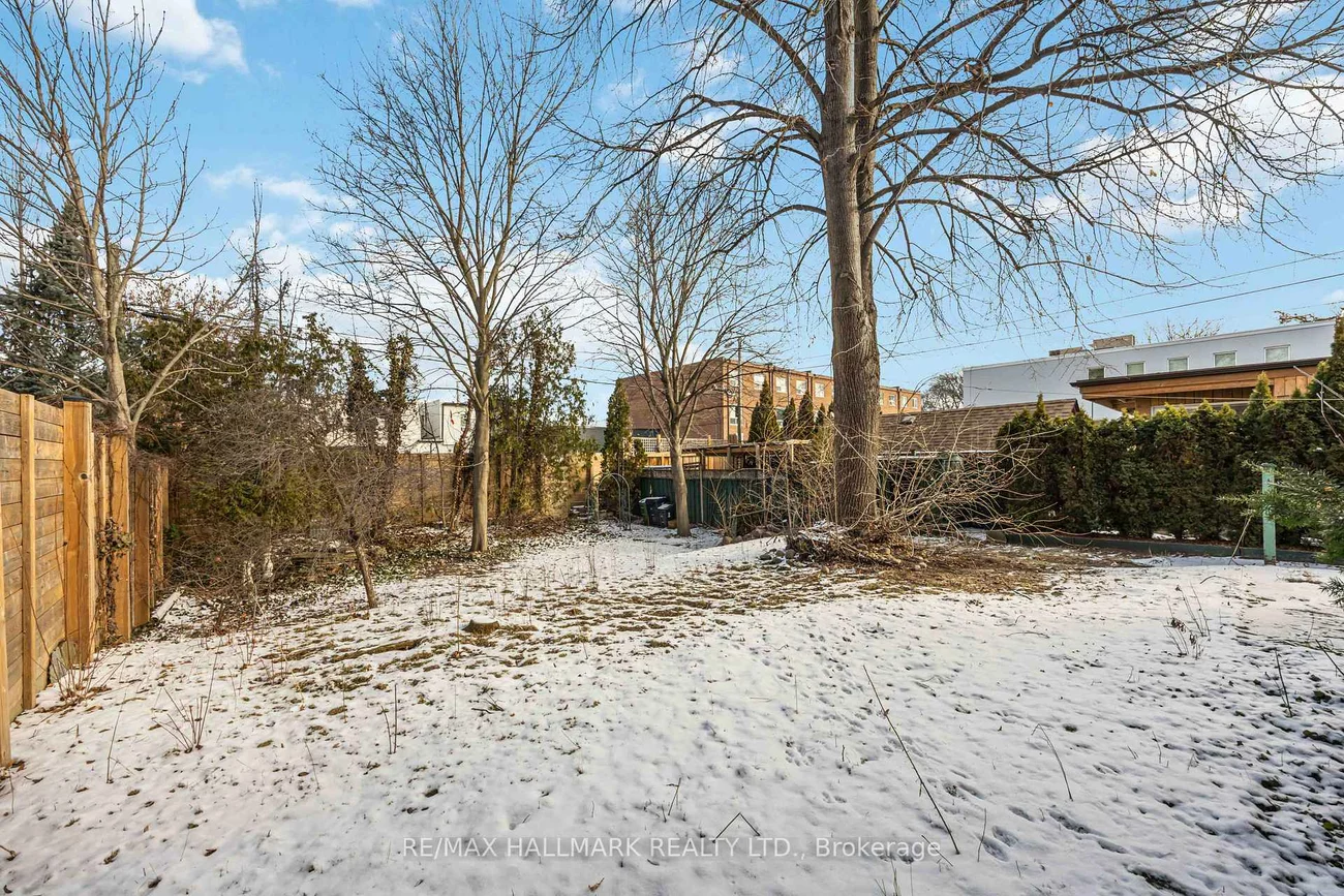 16, Bermuda, Stonegate-Queensway, Toronto