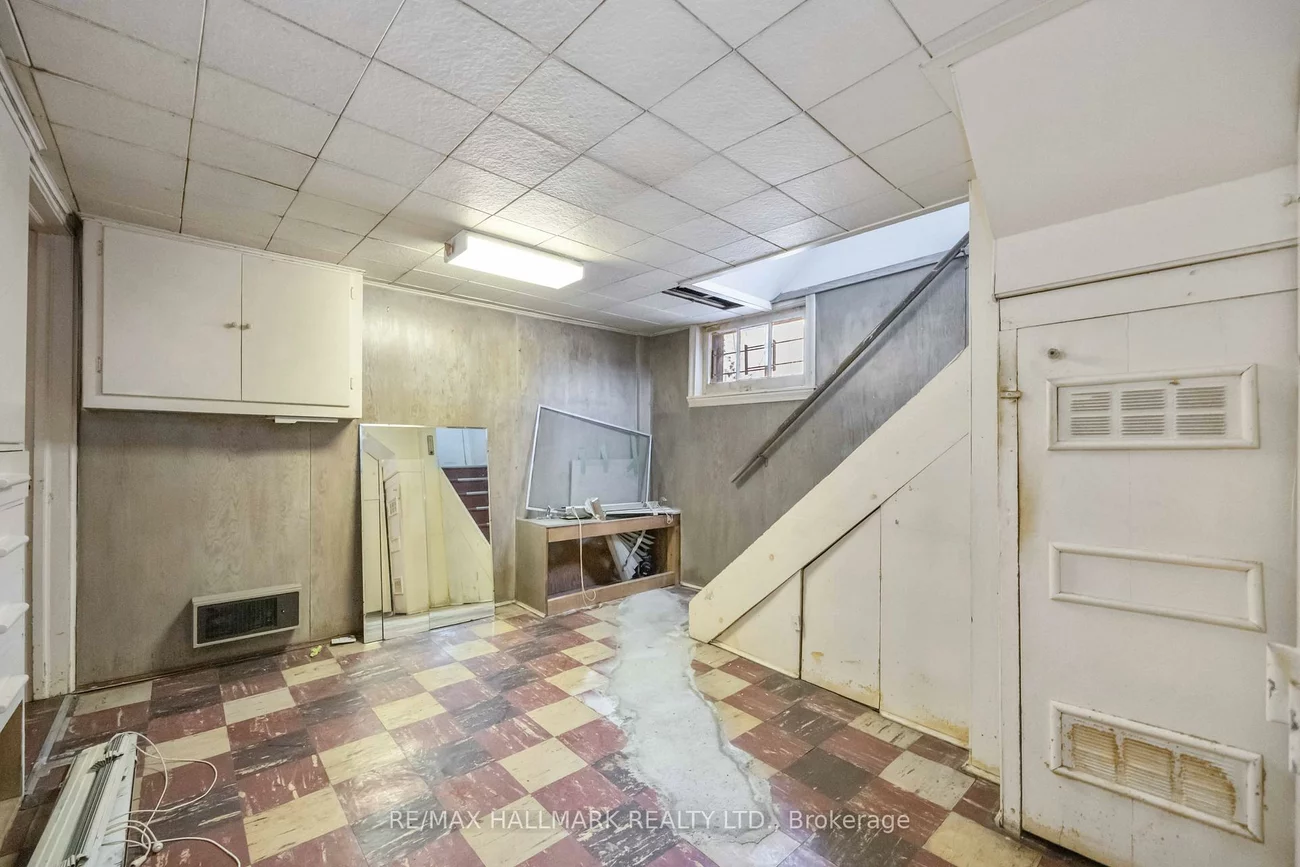 16, Bermuda, Stonegate-Queensway, Toronto