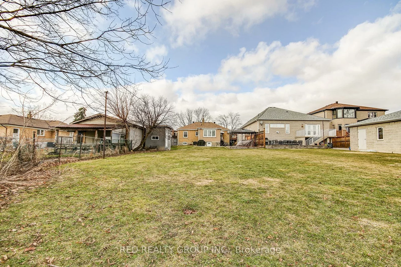 81, Grovedale, Maple Leaf, Toronto