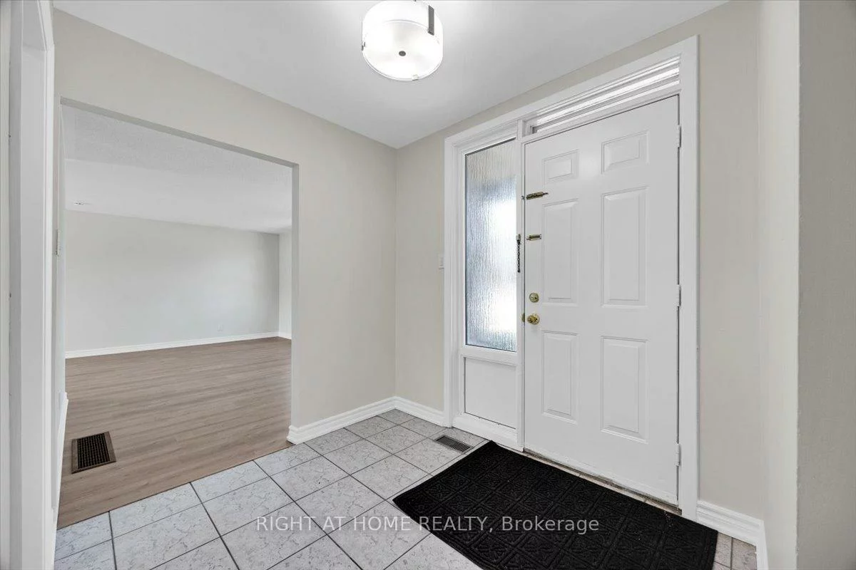 27, Villata, York University Heights, Toronto