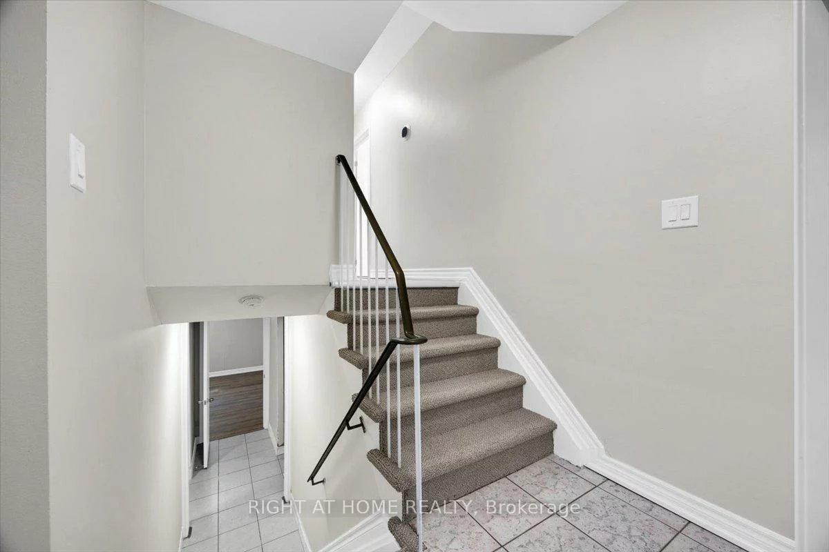 27, Villata, York University Heights, Toronto