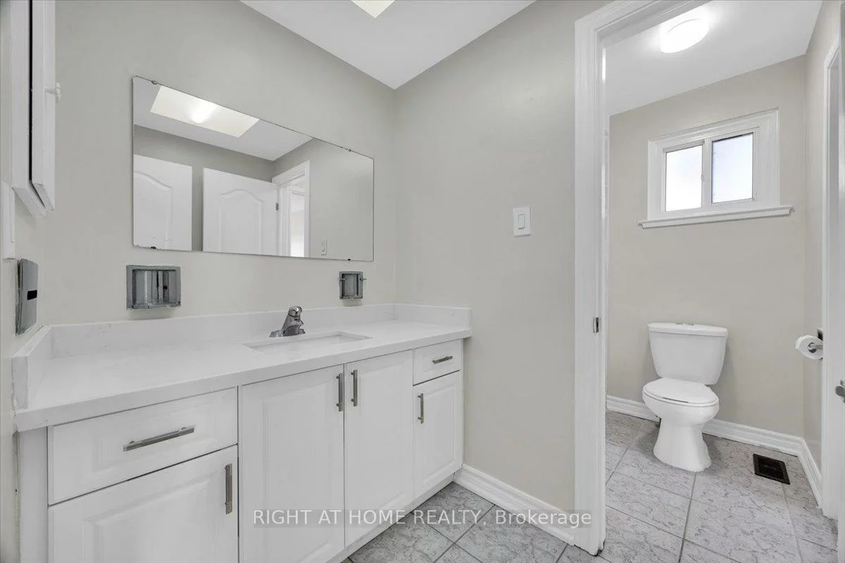 27, Villata, York University Heights, Toronto