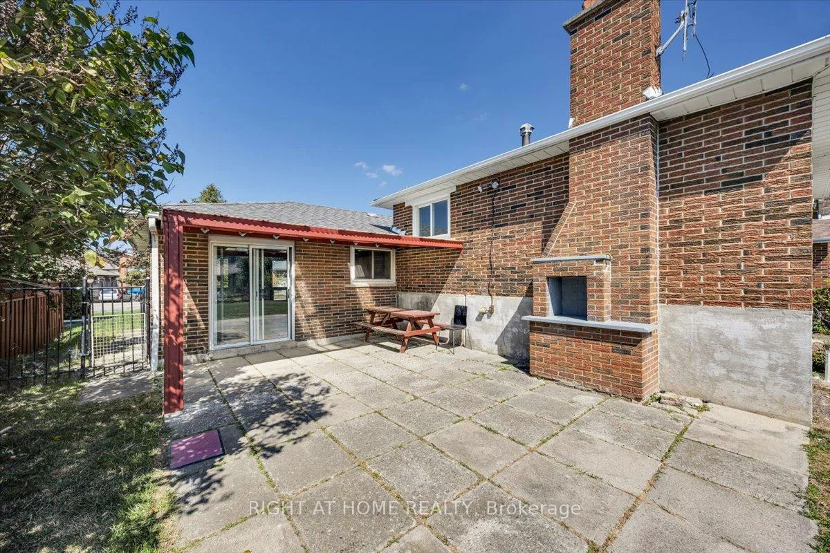 27, Villata, York University Heights, Toronto