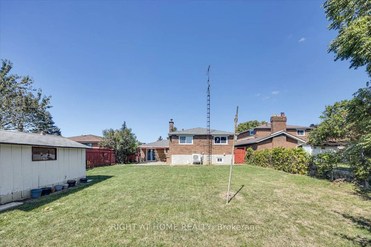 27, Villata, York University Heights, Toronto