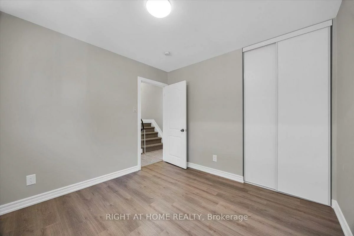 27, Villata, York University Heights, Toronto