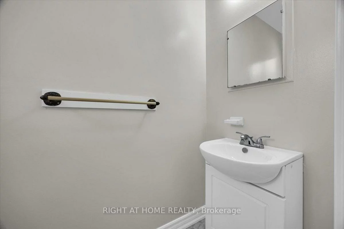 27, Villata, York University Heights, Toronto