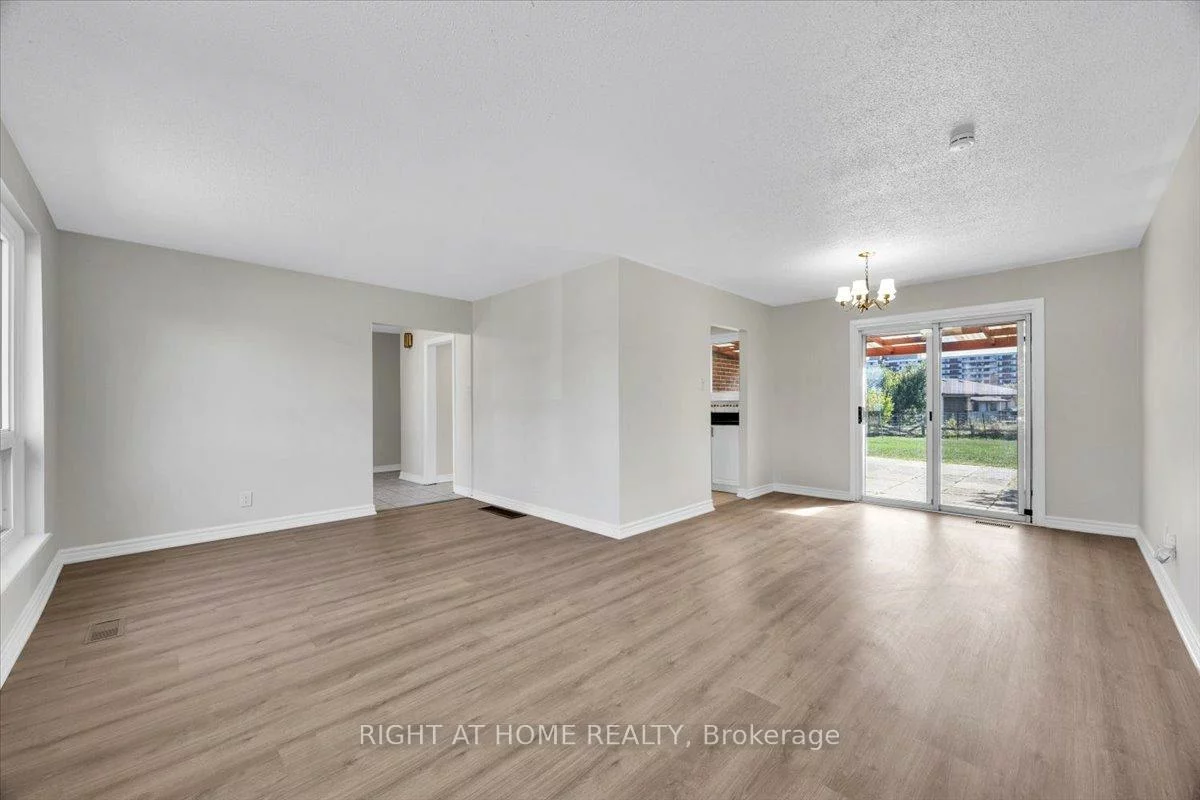 27, Villata, York University Heights, Toronto