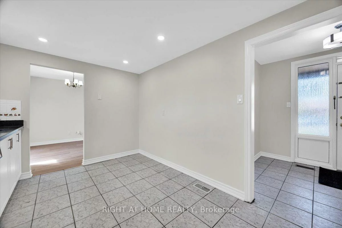 27, Villata, York University Heights, Toronto