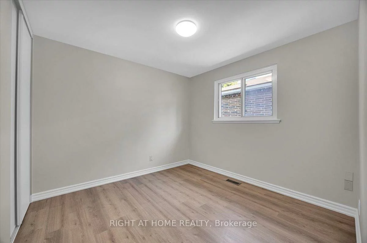 27, Villata, York University Heights, Toronto