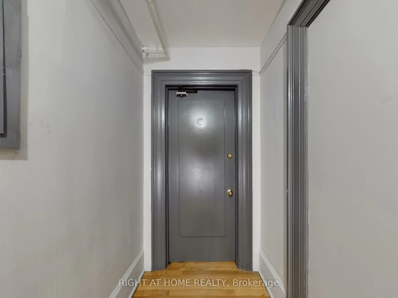 32, High Park, High Park-Swansea, Toronto