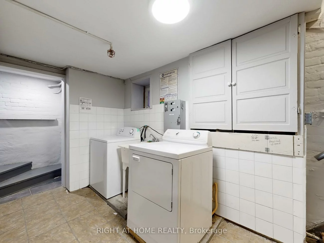 32, High Park, High Park-Swansea, Toronto