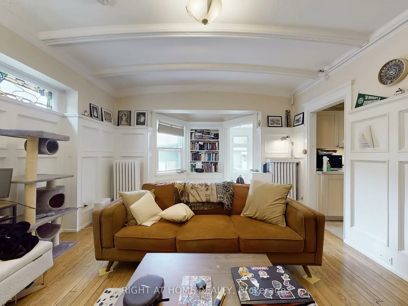 32, High Park, High Park-Swansea, Toronto