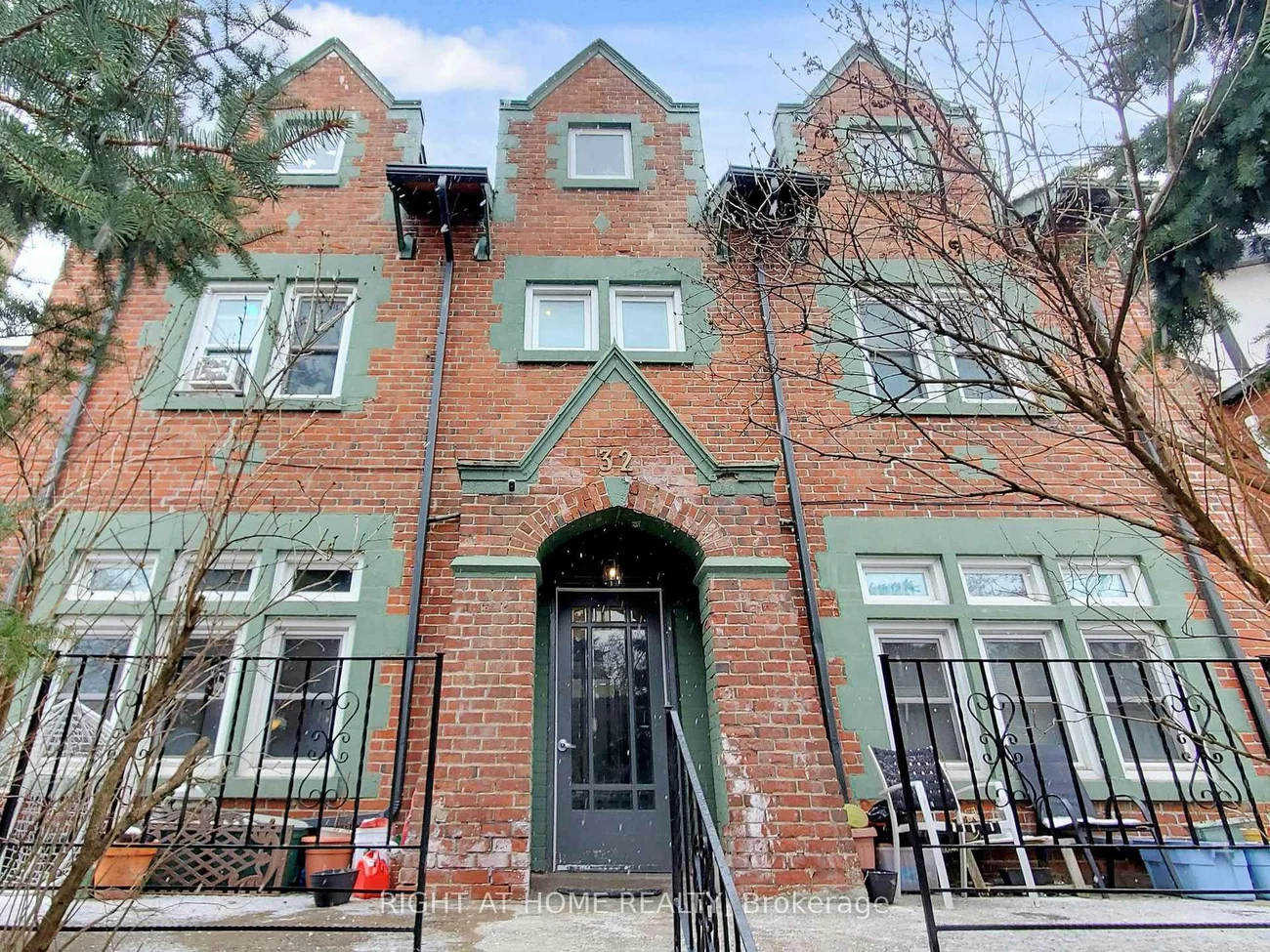 32, High Park, High Park-Swansea, Toronto