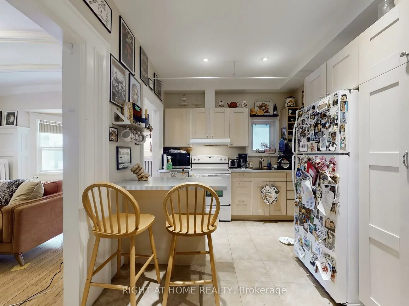 32, High Park, High Park-Swansea, Toronto