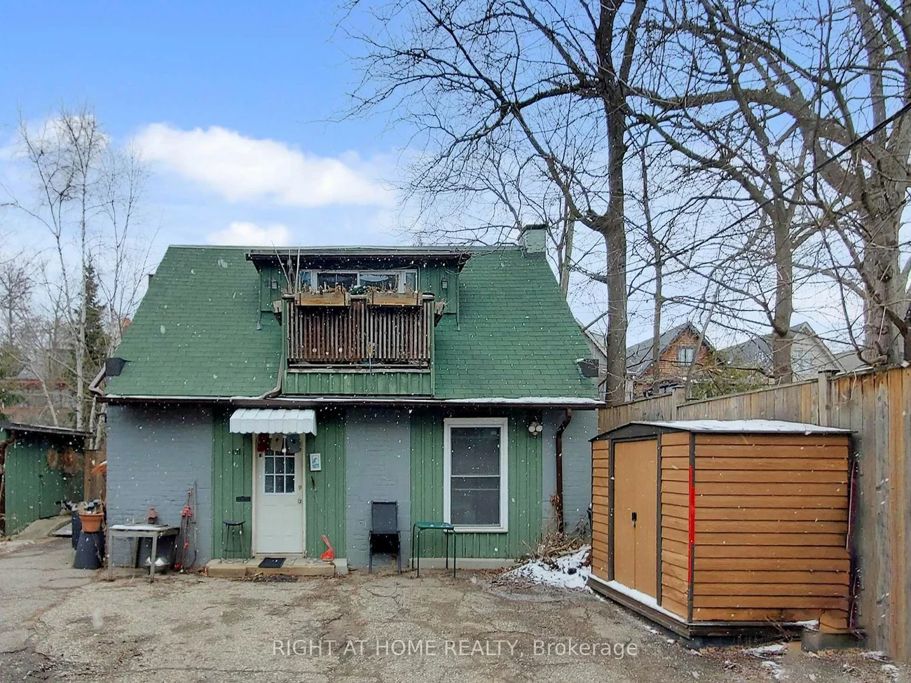 32, High Park, High Park-Swansea, Toronto