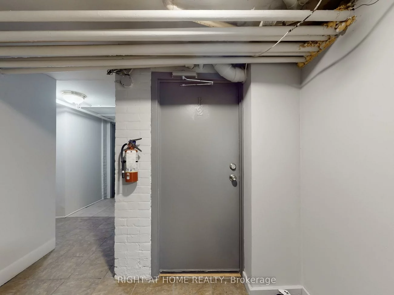 32, High Park, High Park-Swansea, Toronto