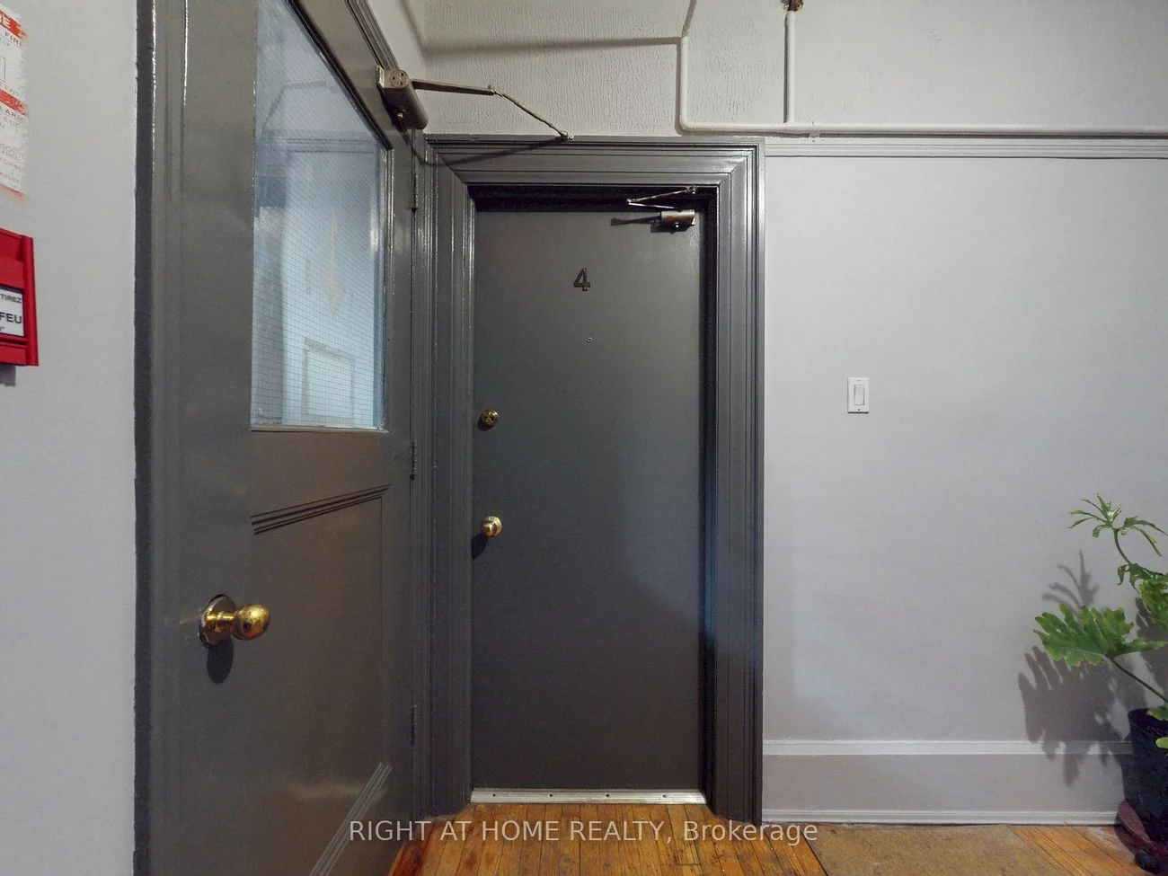 32, High Park, High Park-Swansea, Toronto