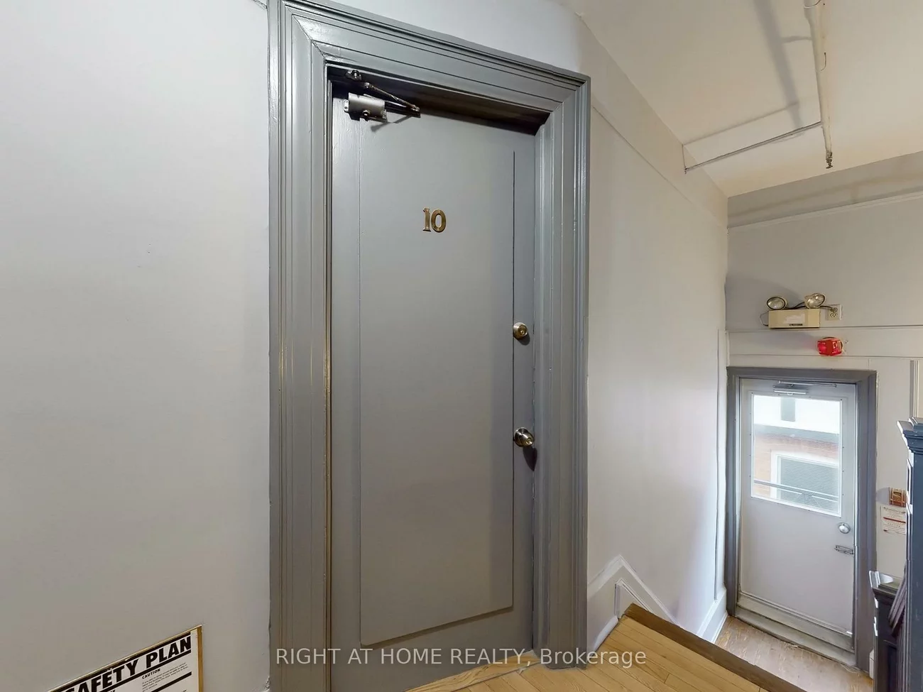 32, High Park, High Park-Swansea, Toronto