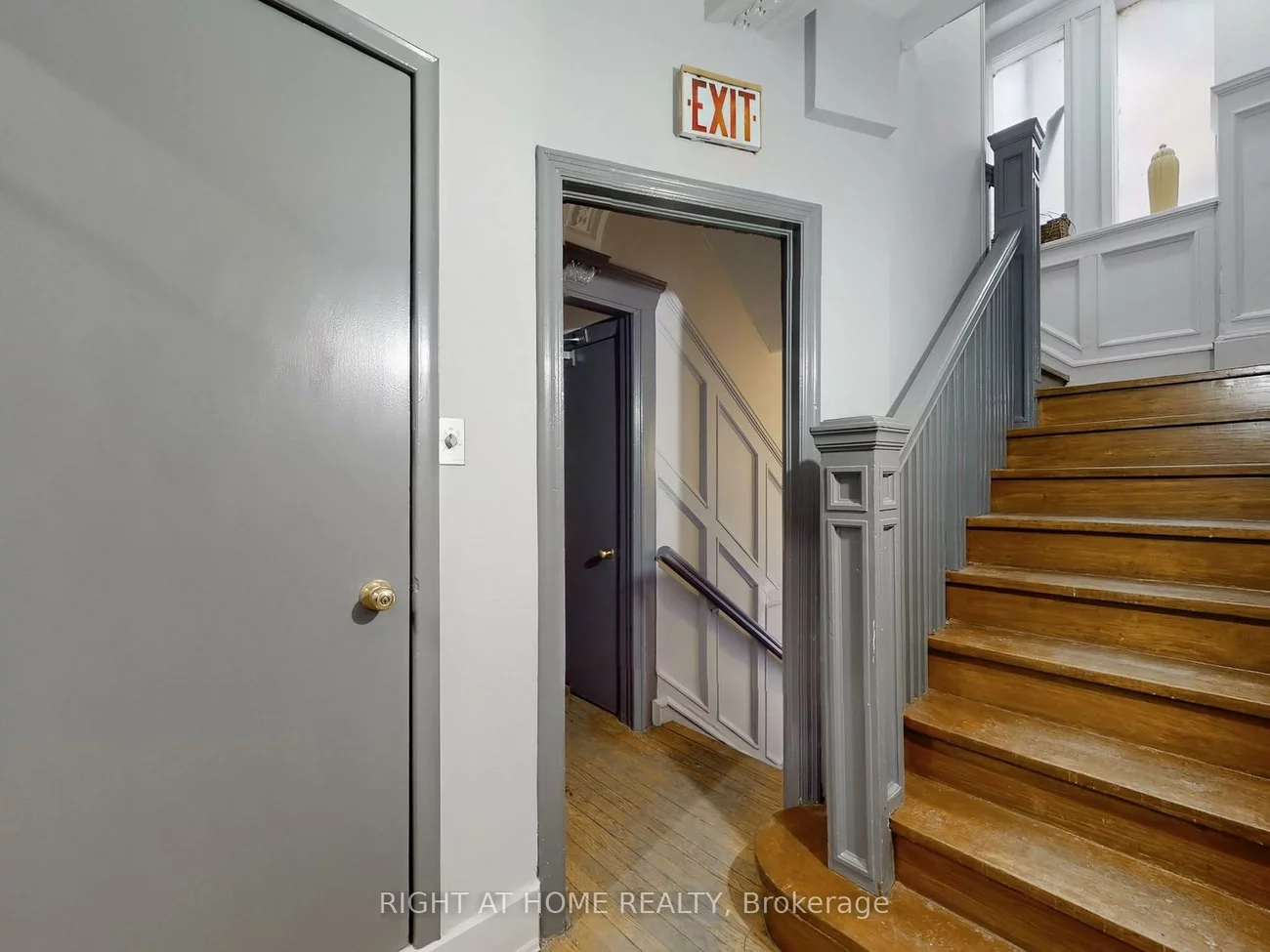 32, High Park, High Park-Swansea, Toronto