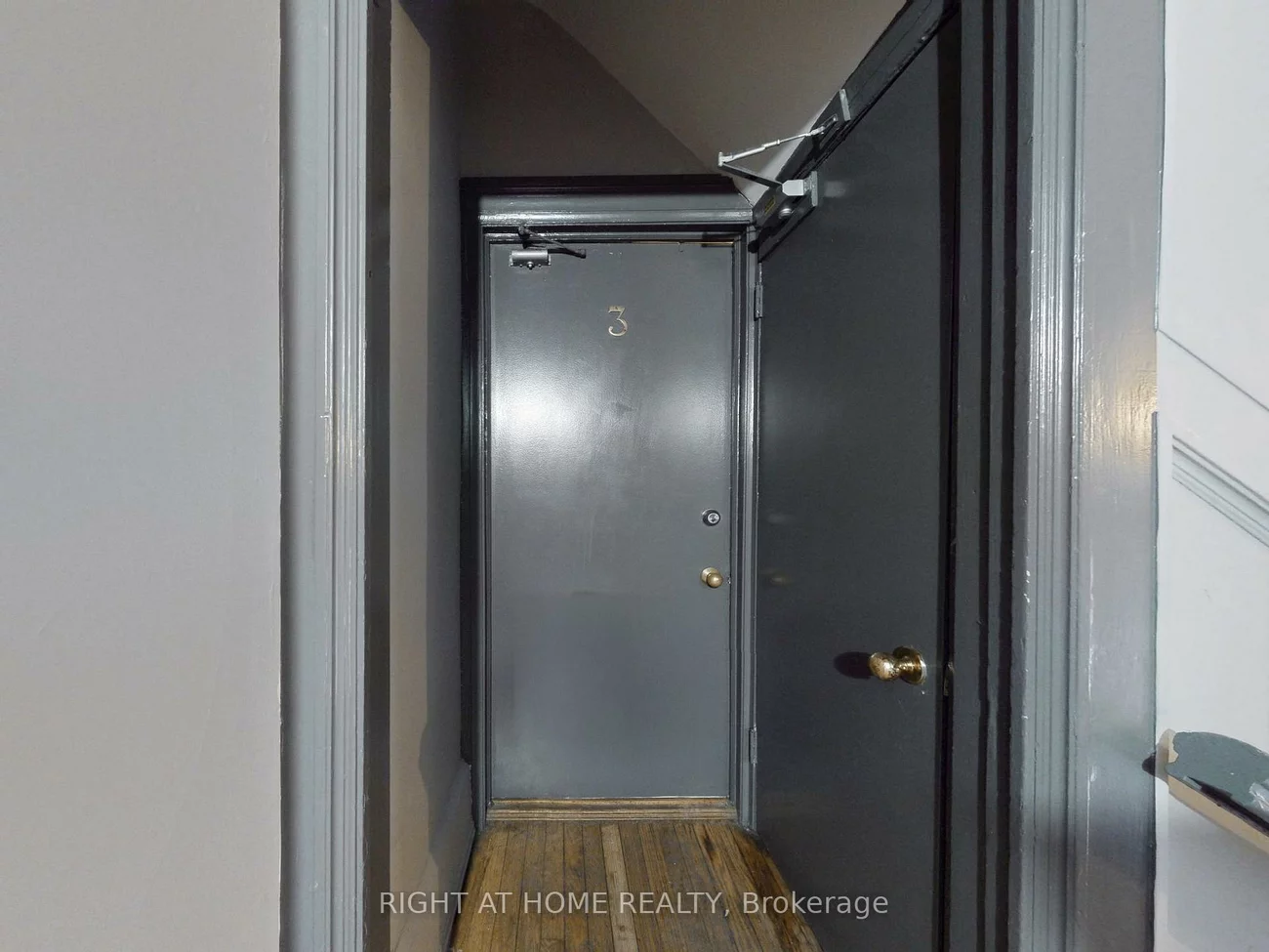 32, High Park, High Park-Swansea, Toronto