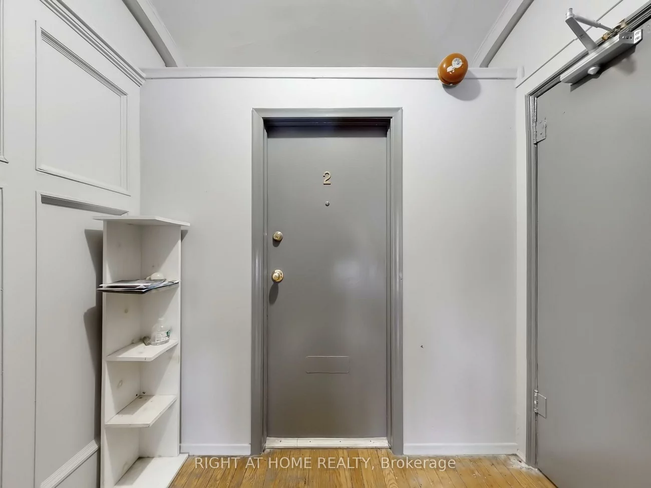 32, High Park, High Park-Swansea, Toronto