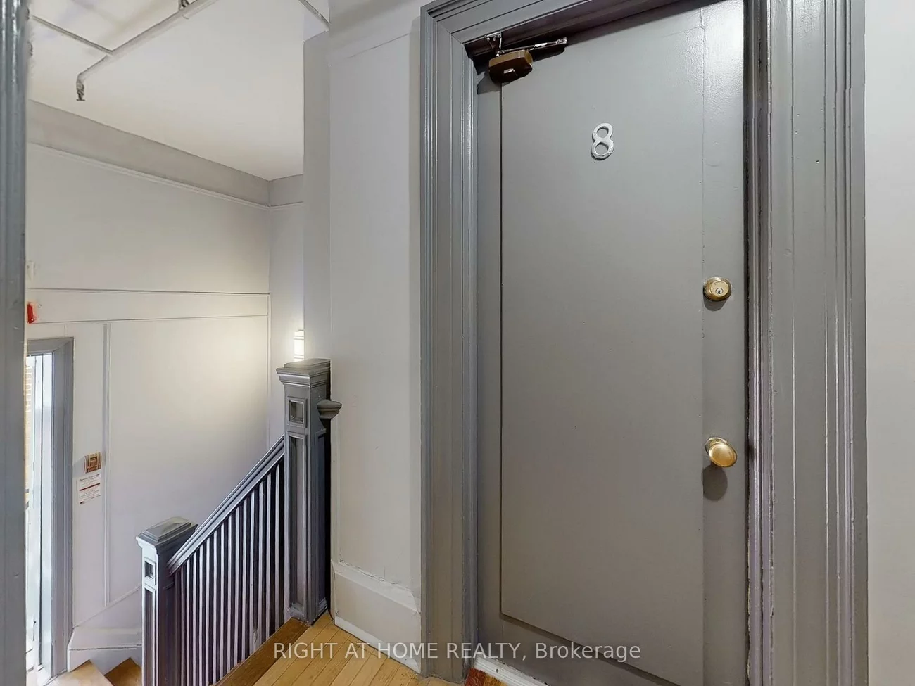 32, High Park, High Park-Swansea, Toronto