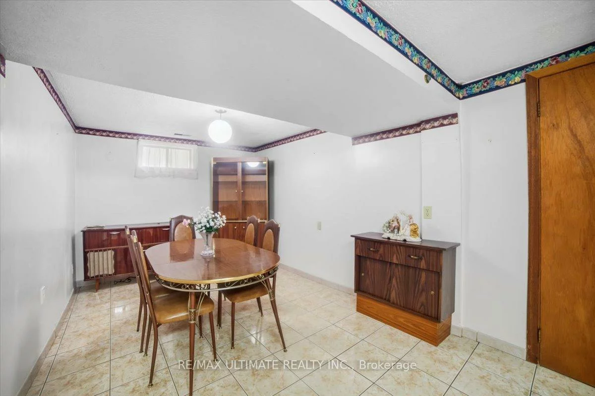 48, Savona, Alderwood, Toronto